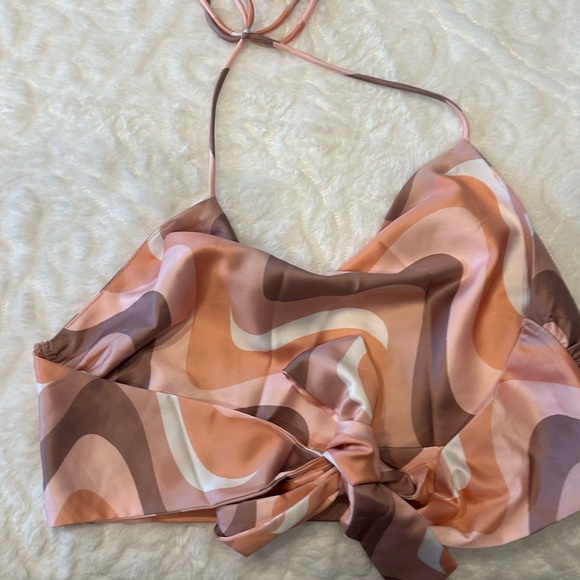 Princess Polly Retro Swirl Halter Top - Picture 2 of 3